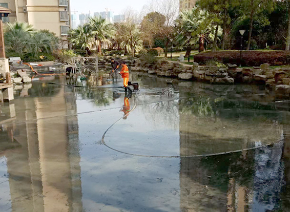松山景观池淤泥清理