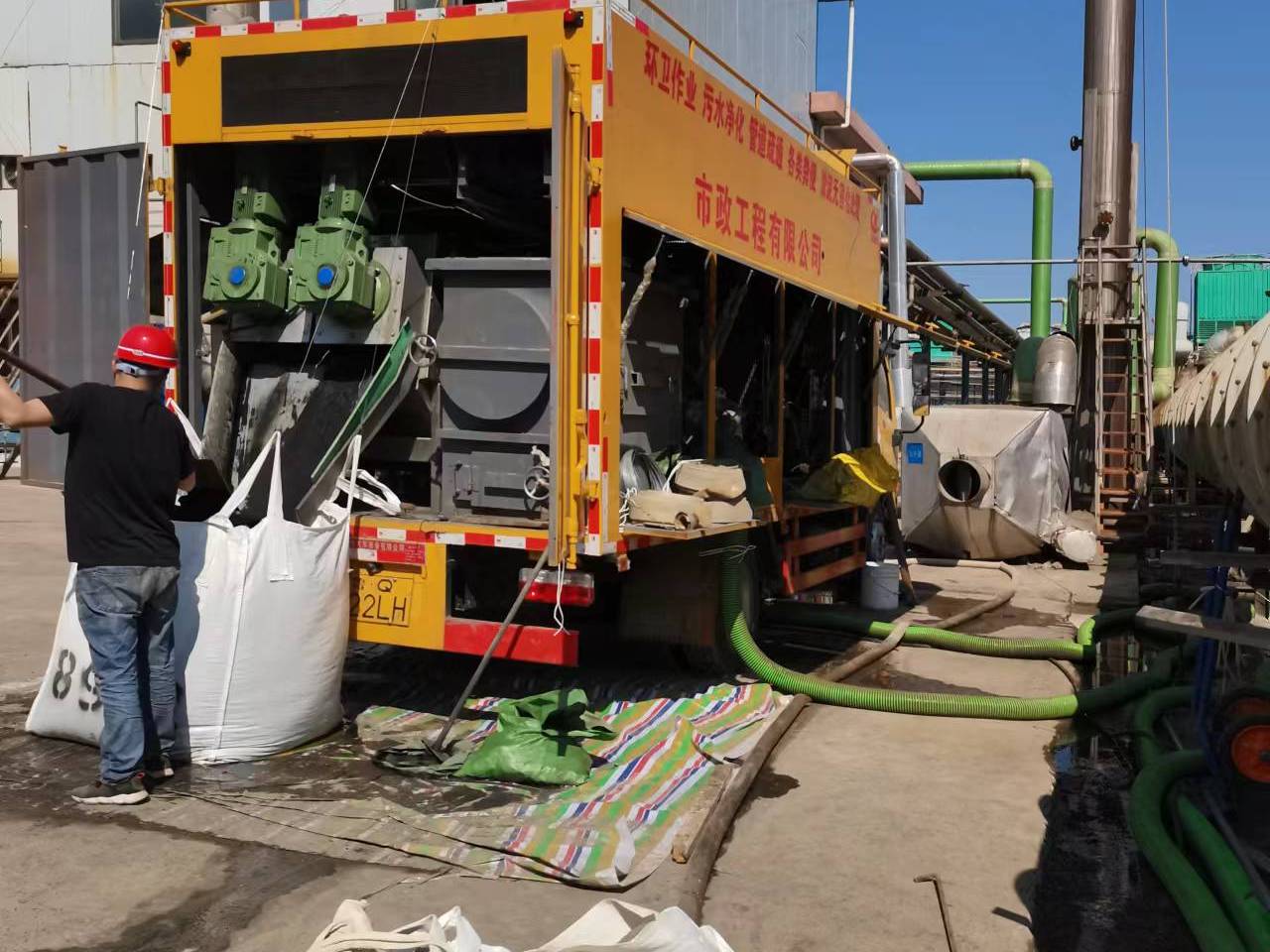 松山淤泥压干处理